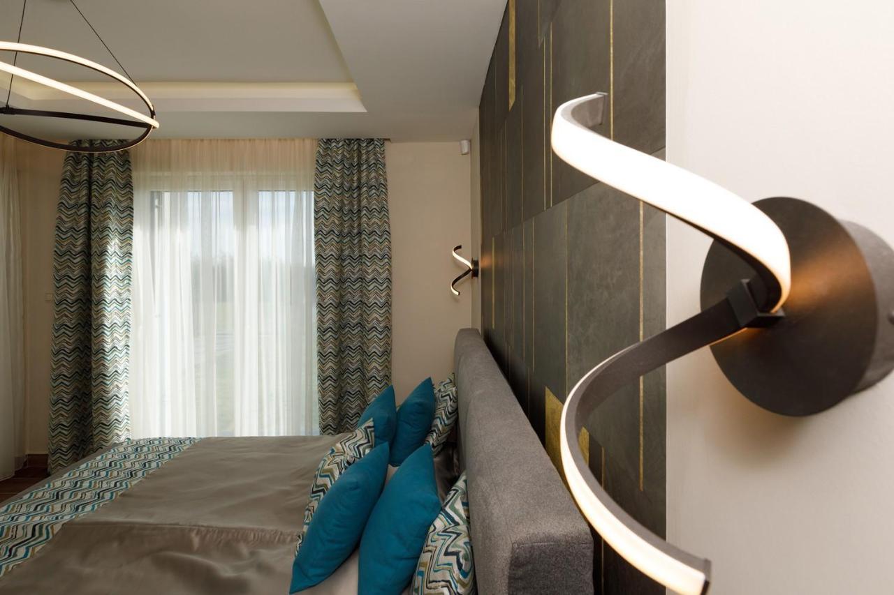 Royal Cafe Apartman Keszthely Exterior foto