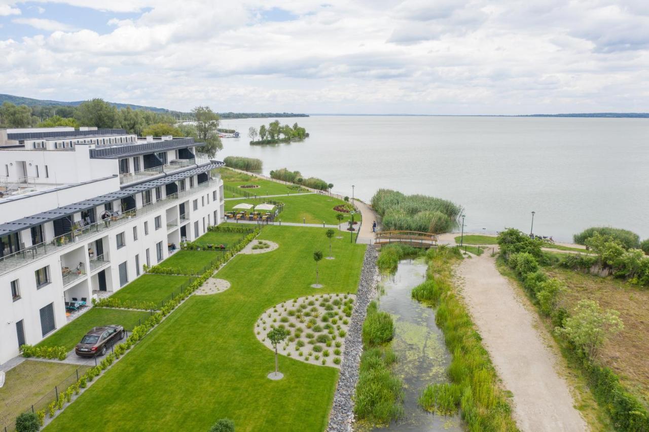 Royal Cafe Apartman Keszthely Exterior foto
